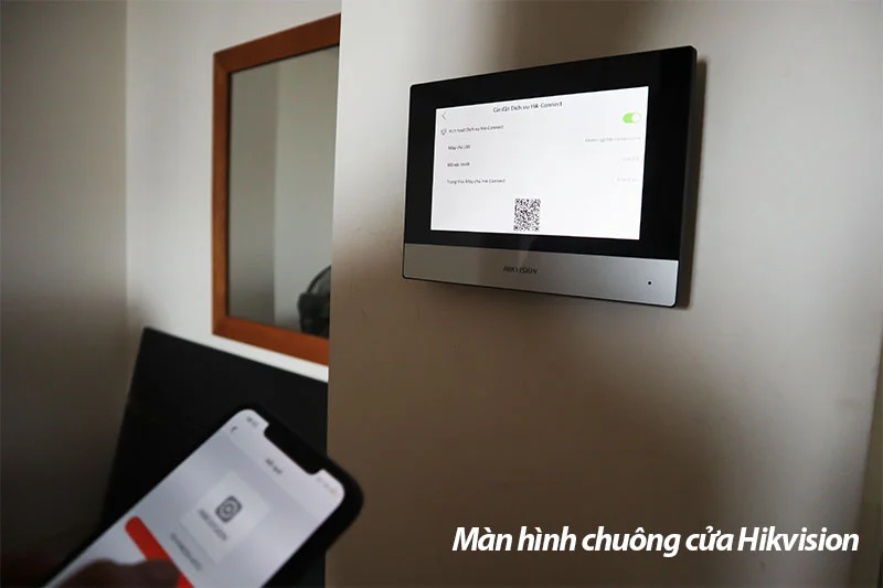 man-hinh-chuong-cua-hikvision